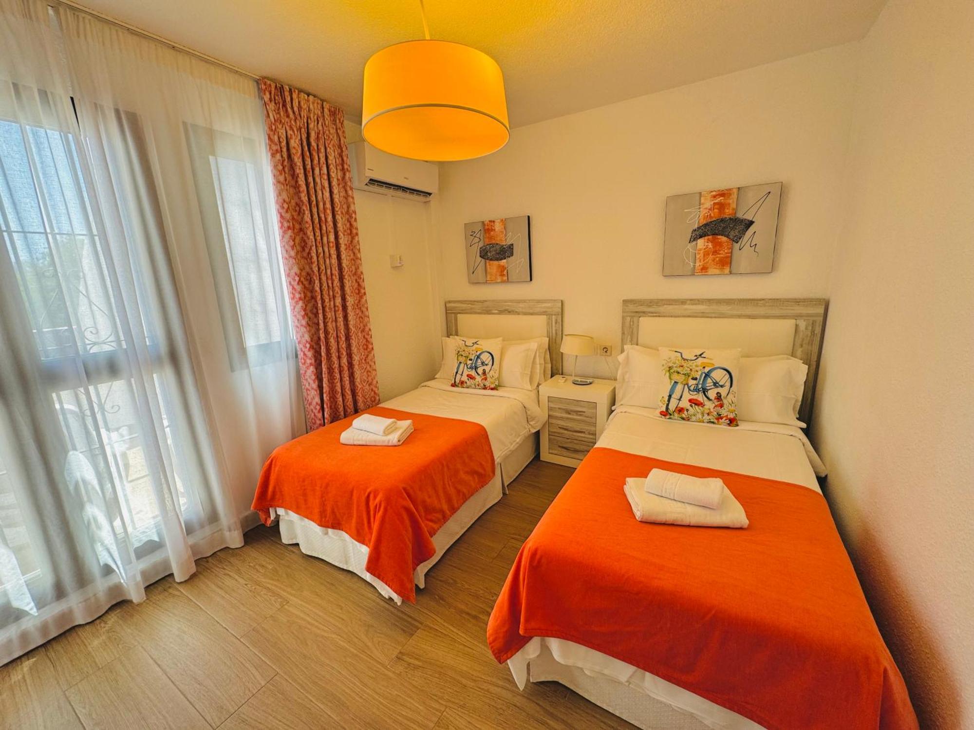 Pueblo Evita Premium Suites Benalmádena Esterno foto