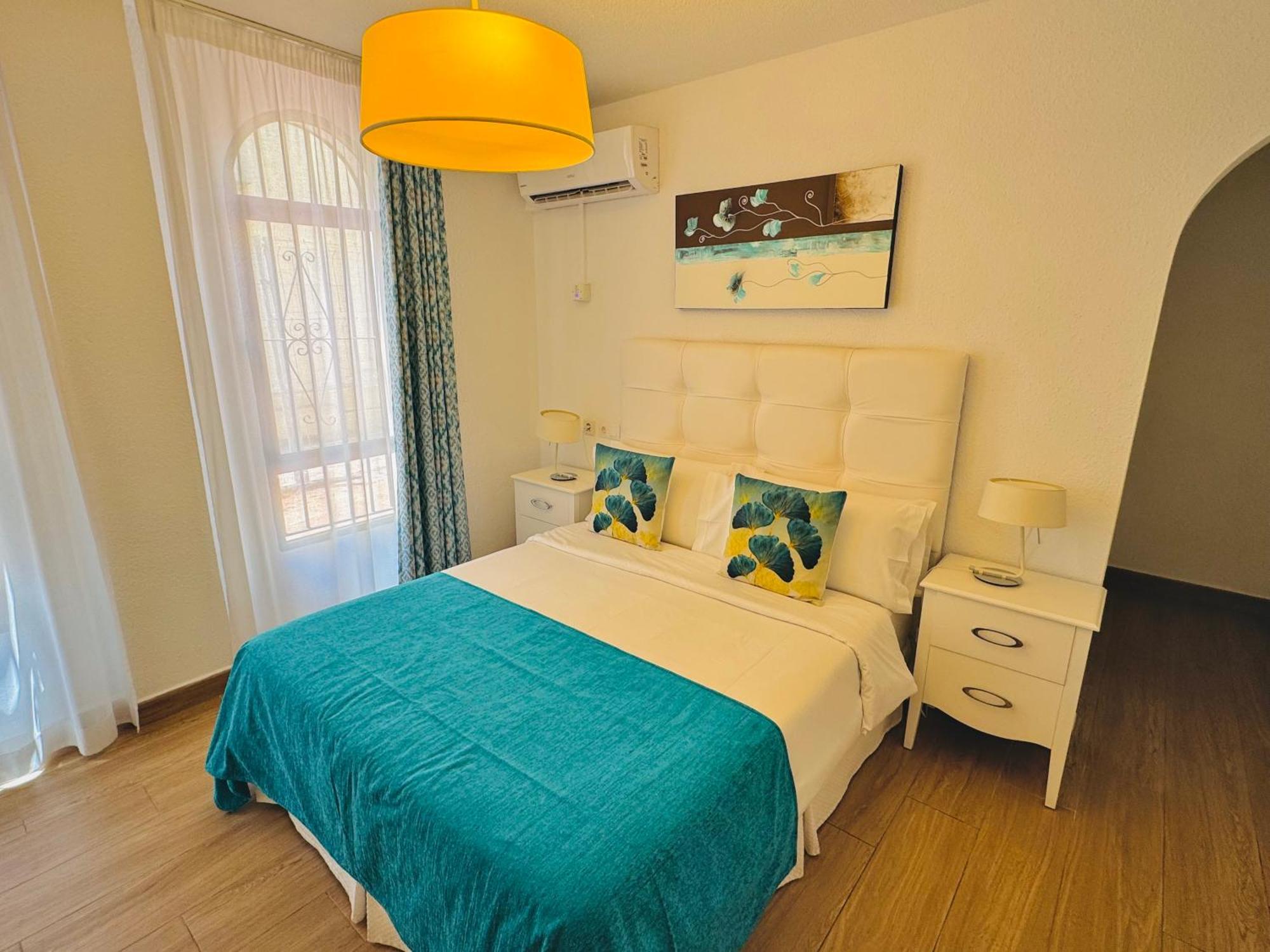 Pueblo Evita Premium Suites Benalmádena Esterno foto