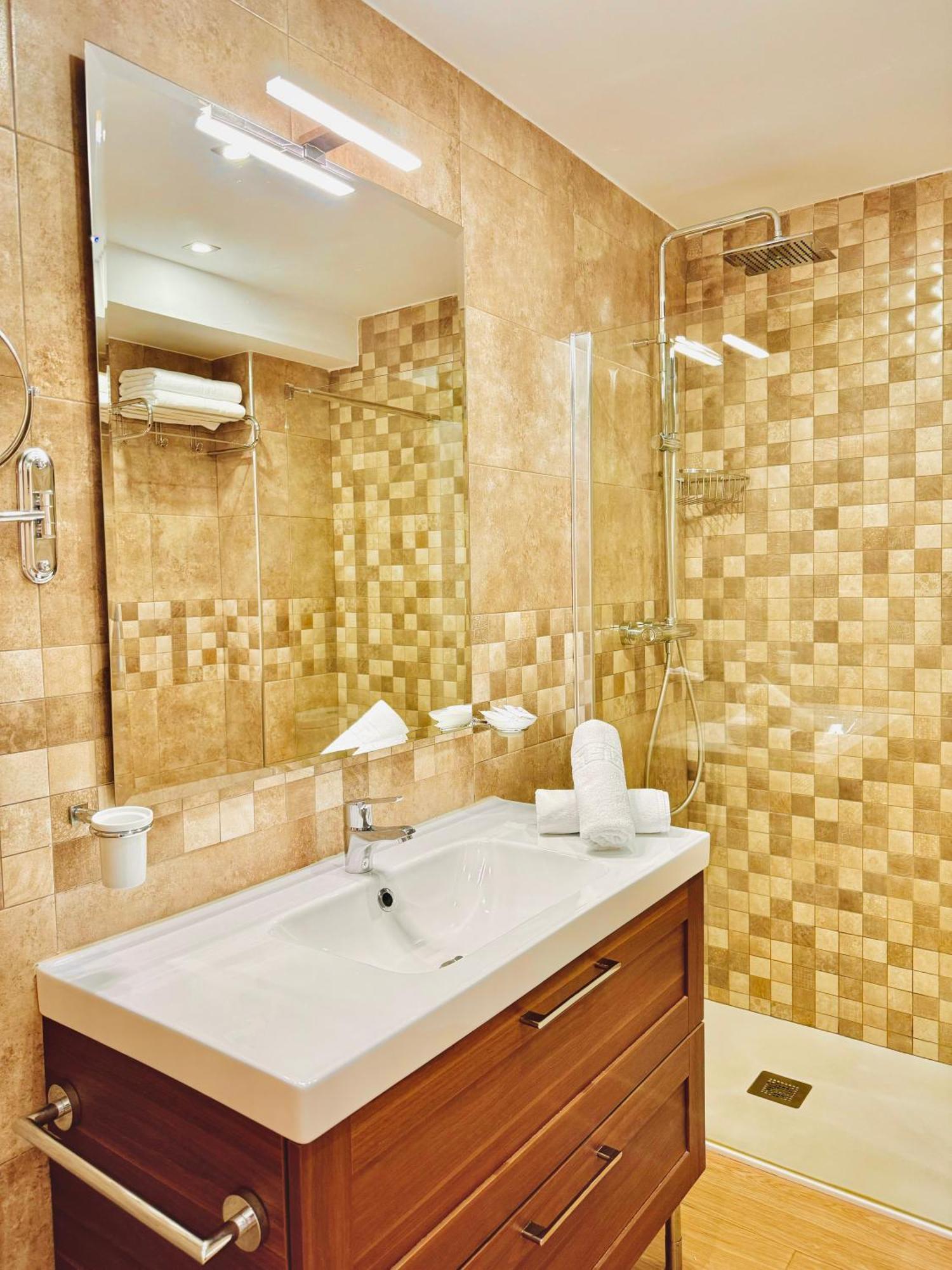 Pueblo Evita Premium Suites Benalmádena Esterno foto