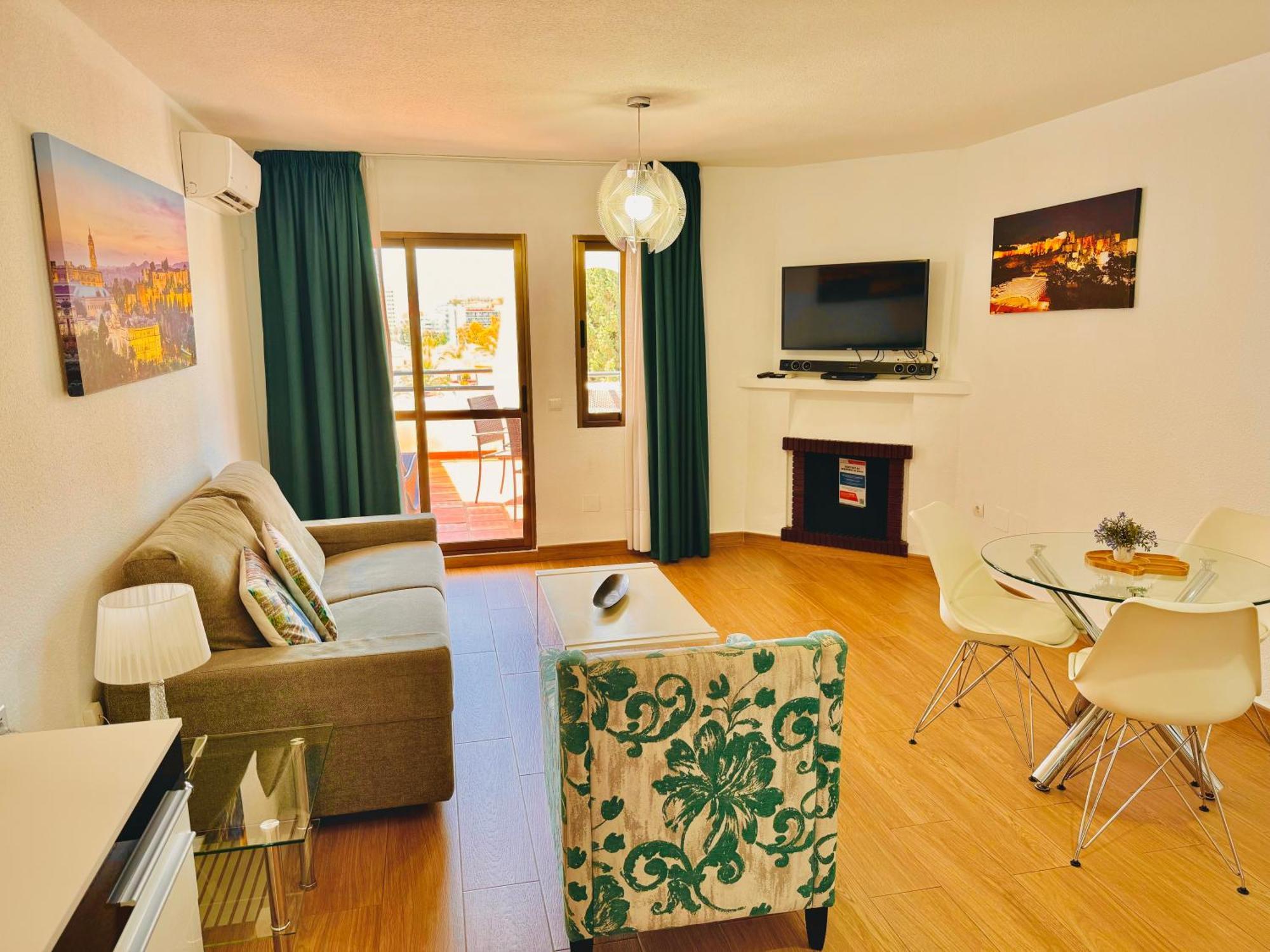 Pueblo Evita Premium Suites Benalmádena Esterno foto