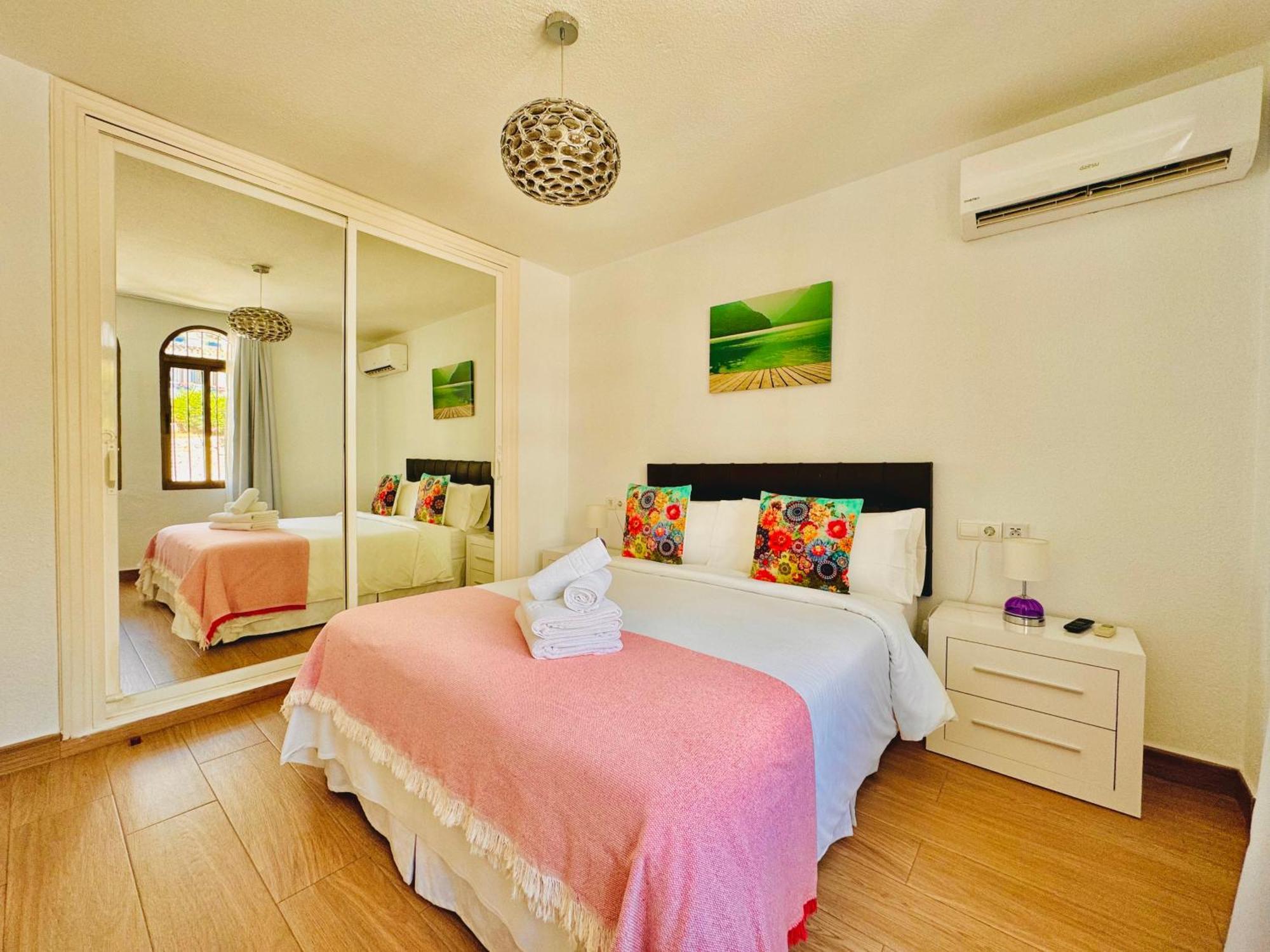 Pueblo Evita Premium Suites Benalmádena Esterno foto