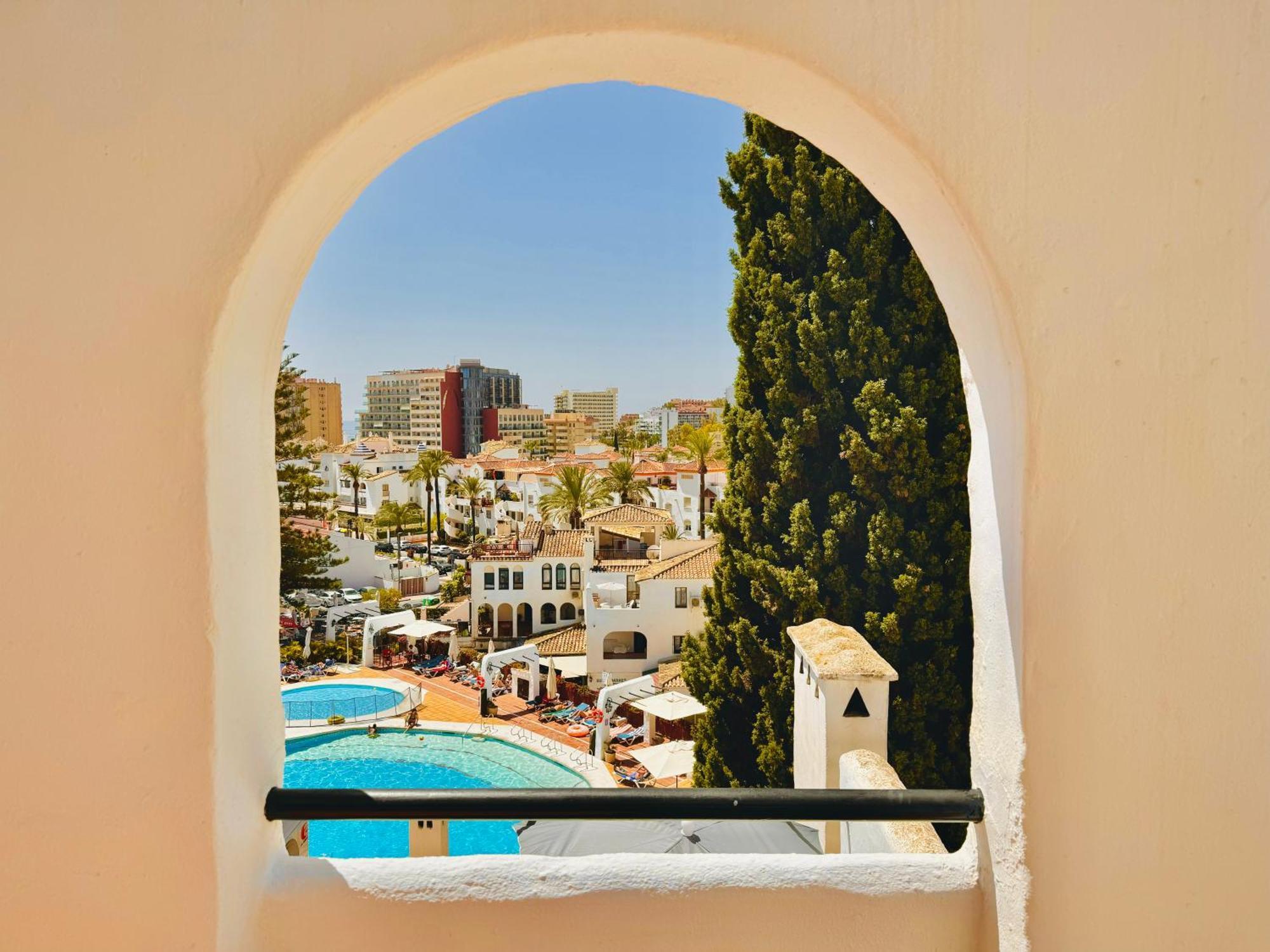 Pueblo Evita Premium Suites Benalmádena Esterno foto
