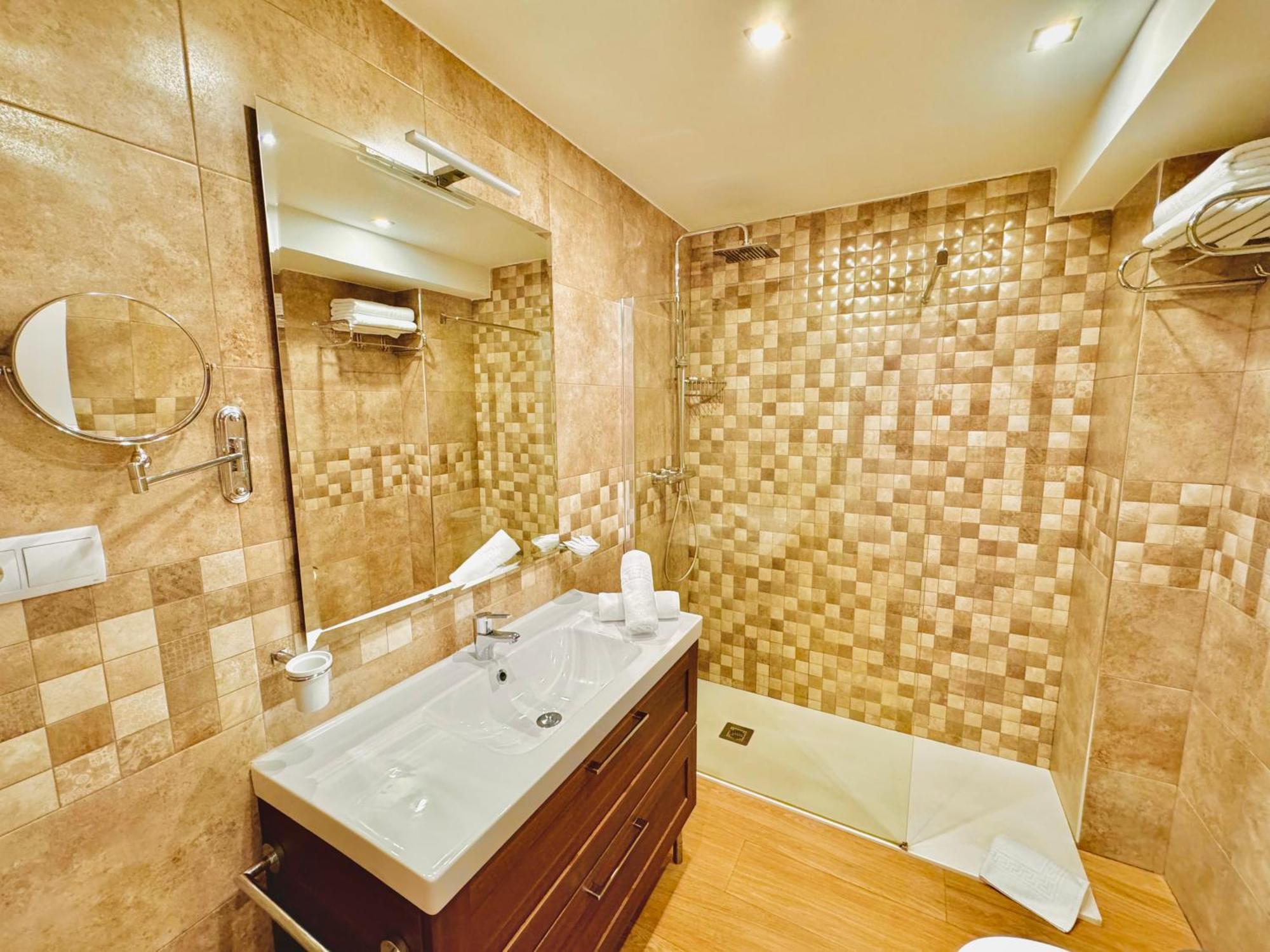 Pueblo Evita Premium Suites Benalmádena Esterno foto