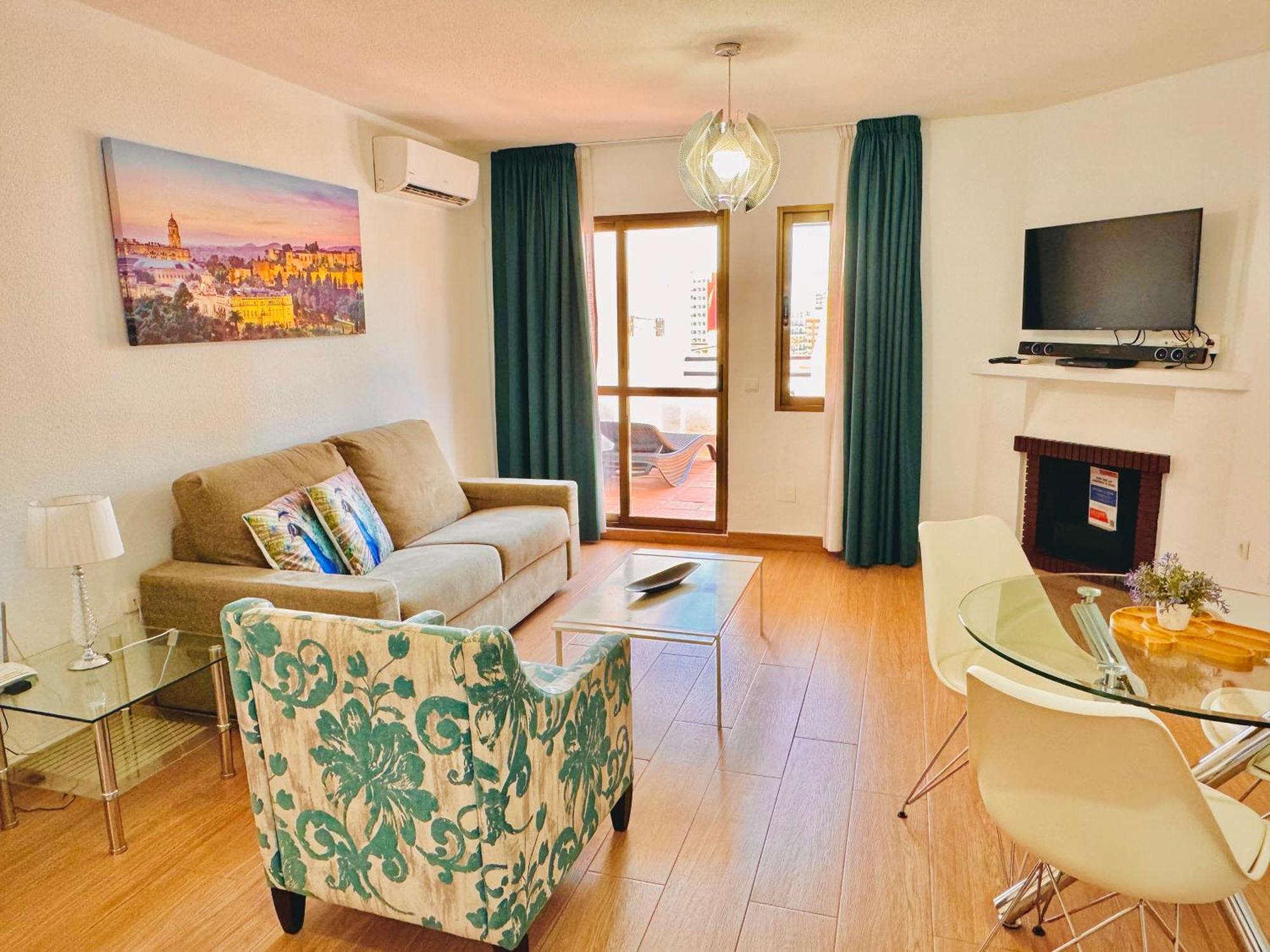 Pueblo Evita Premium Suites Benalmádena Esterno foto
