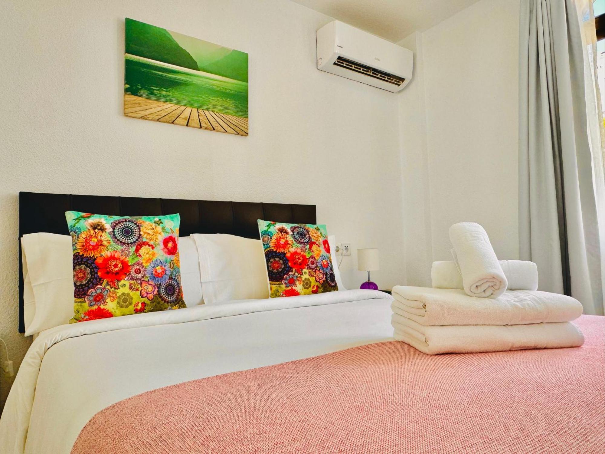 Pueblo Evita Premium Suites Benalmádena Esterno foto