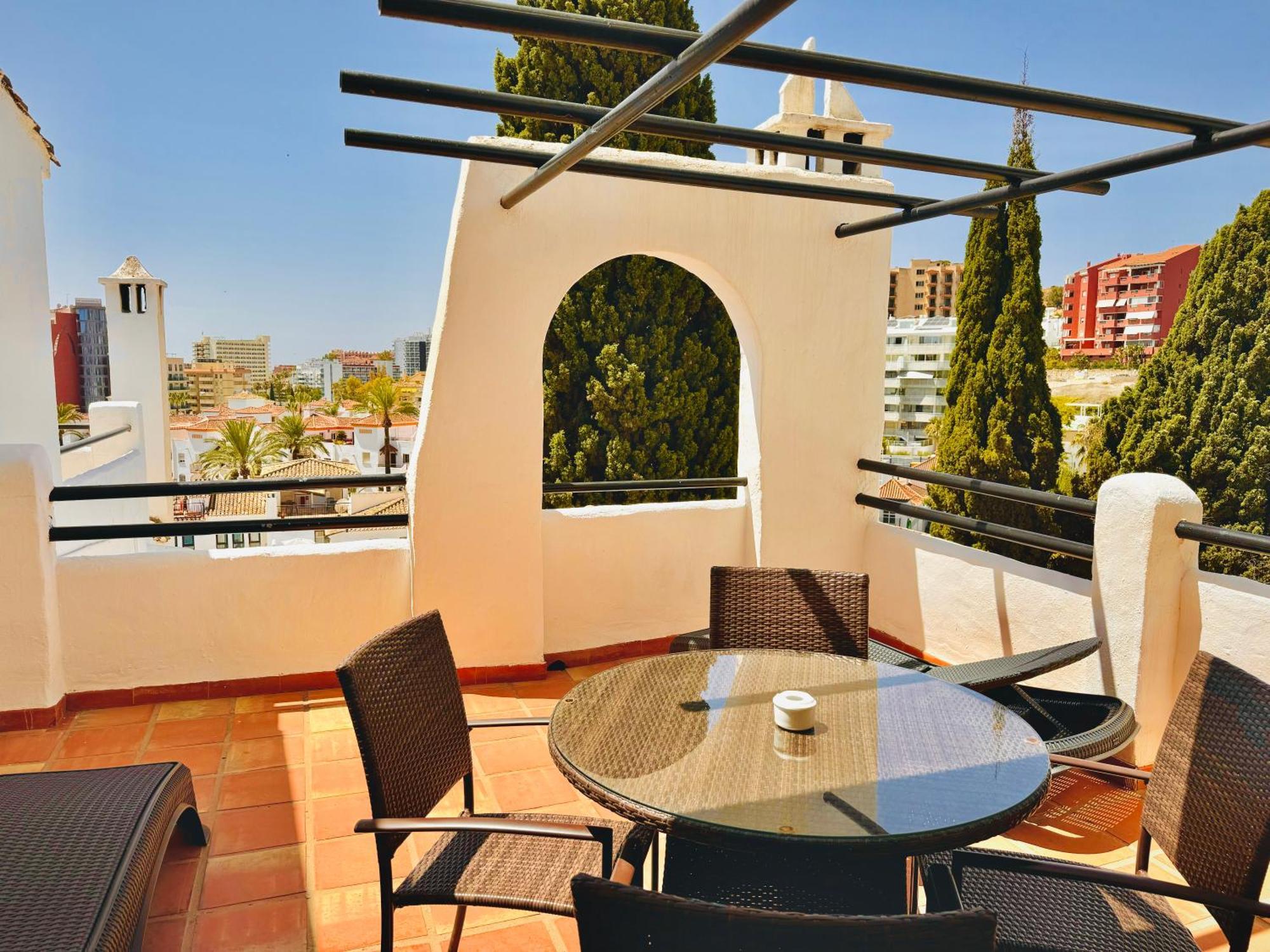 Pueblo Evita Premium Suites Benalmádena Esterno foto