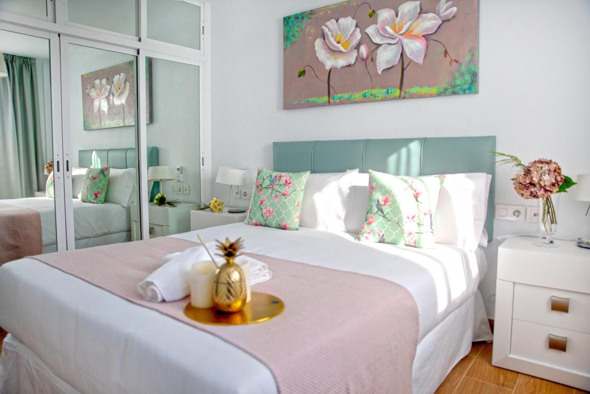 Pueblo Evita Premium Suites Benalmádena Esterno foto