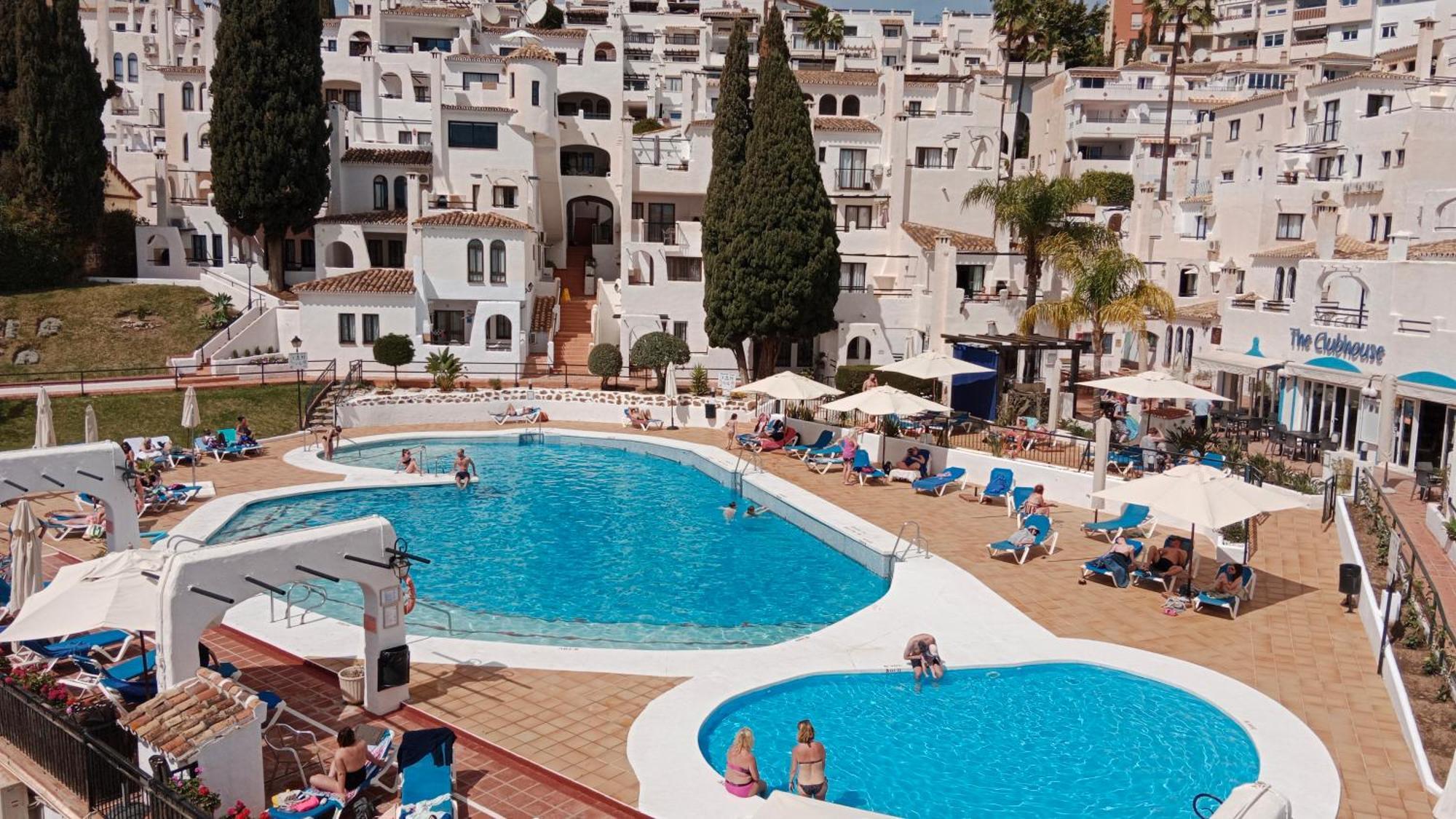 Pueblo Evita Premium Suites Benalmádena Esterno foto